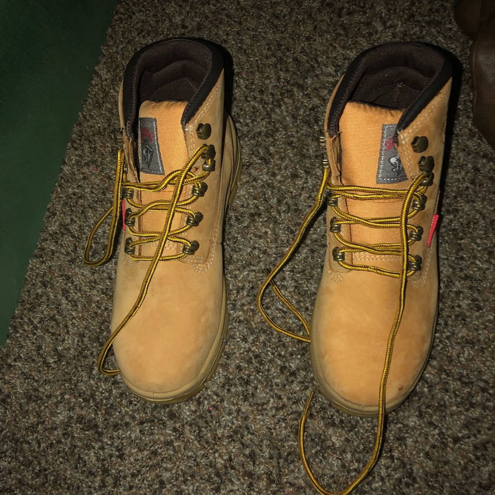Men’s 5 1/2 hiking boots